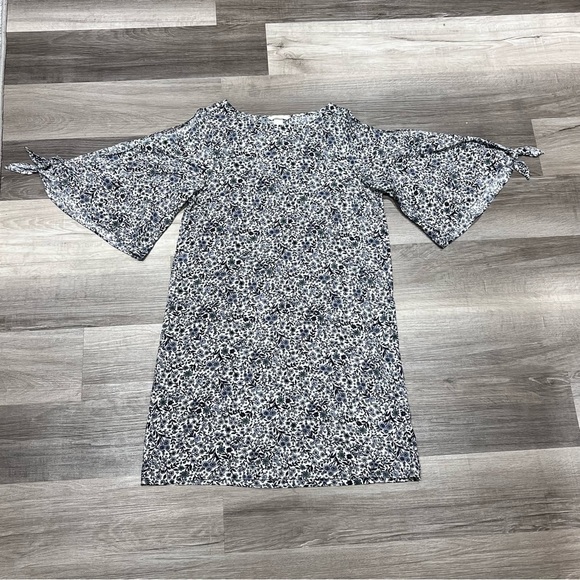 H&M Tie-Sleeve Floral-Print Navy Blue & white Shift dress - Picture 3 of 9